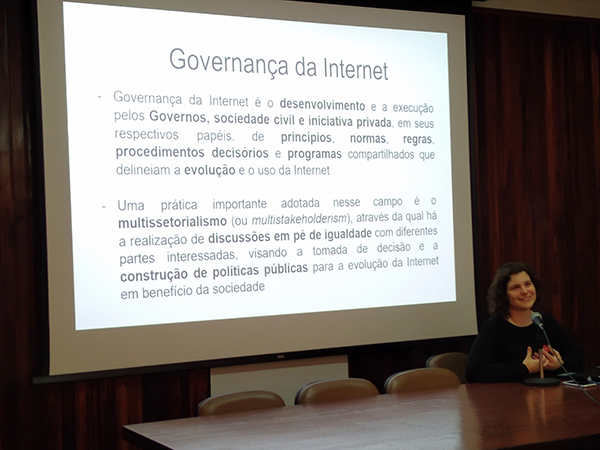 Politizar as tecnologias, com Nathalia Sautchuk